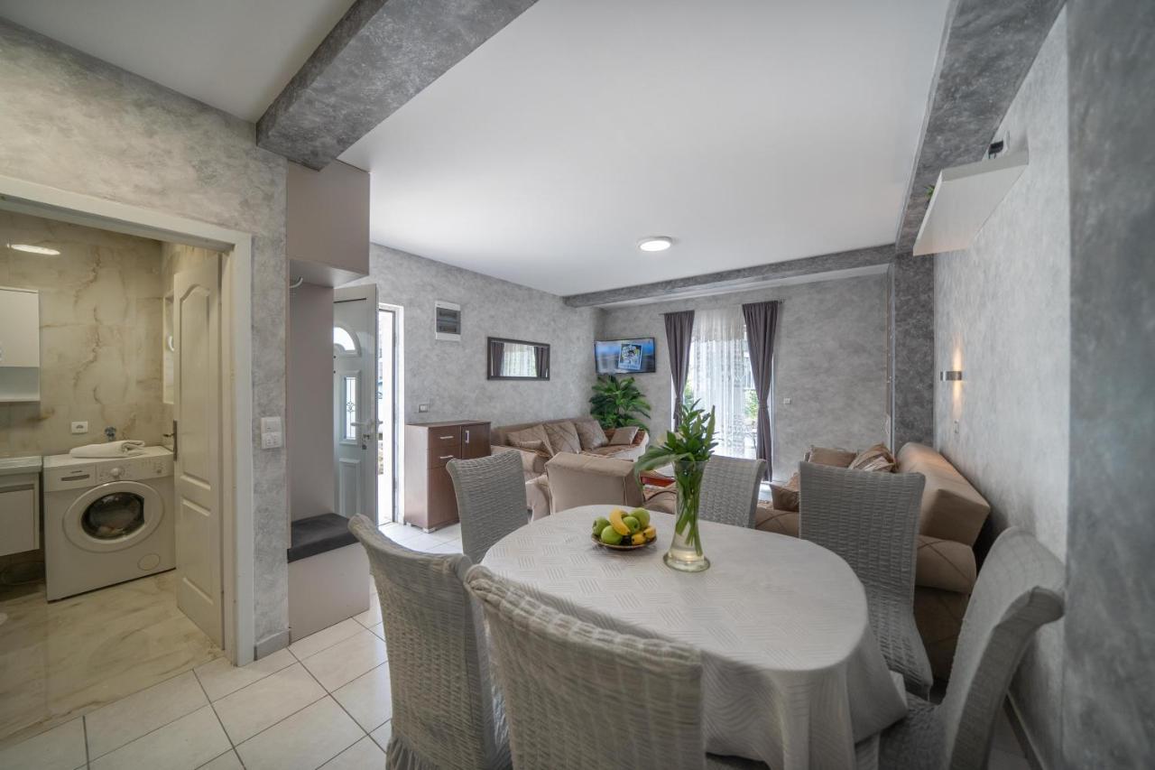Apartman Anja Рисан Екстериор снимка