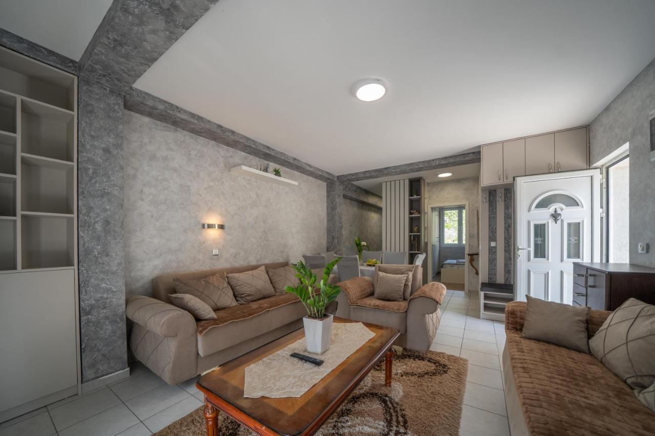 Apartman Anja Рисан Екстериор снимка